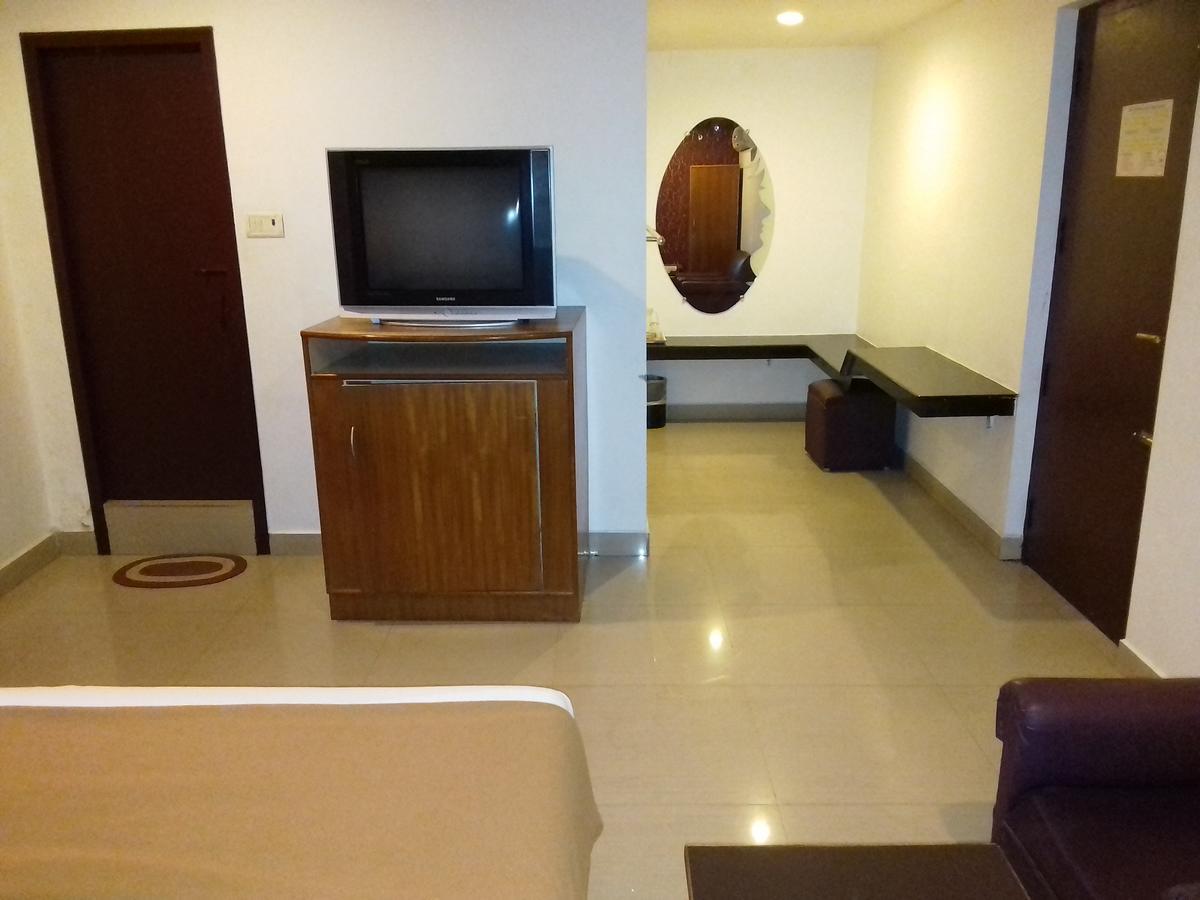 Sri Srinivasar Residency Hotell Vellore Exteriör bild