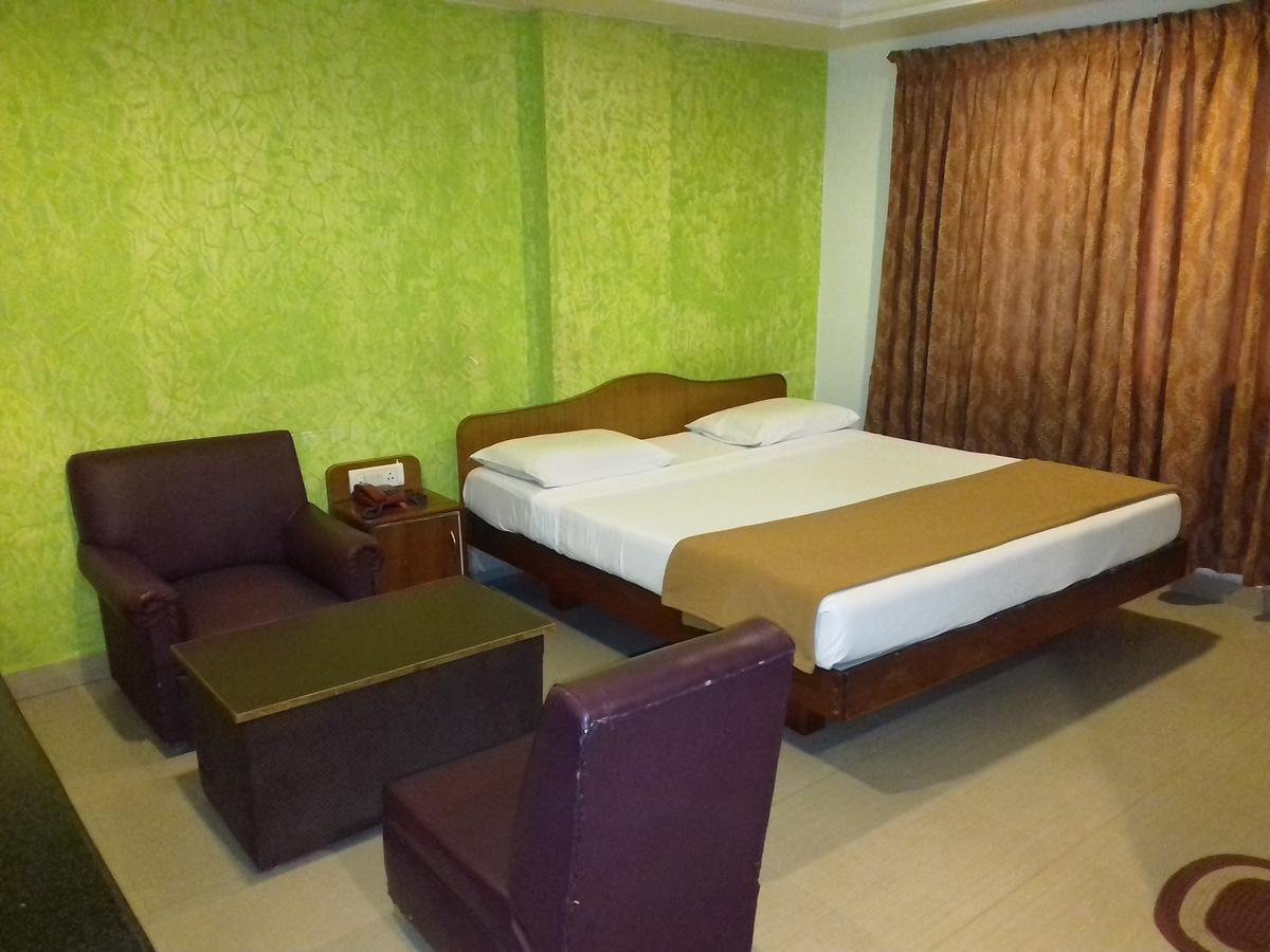 Sri Srinivasar Residency Hotell Vellore Exteriör bild