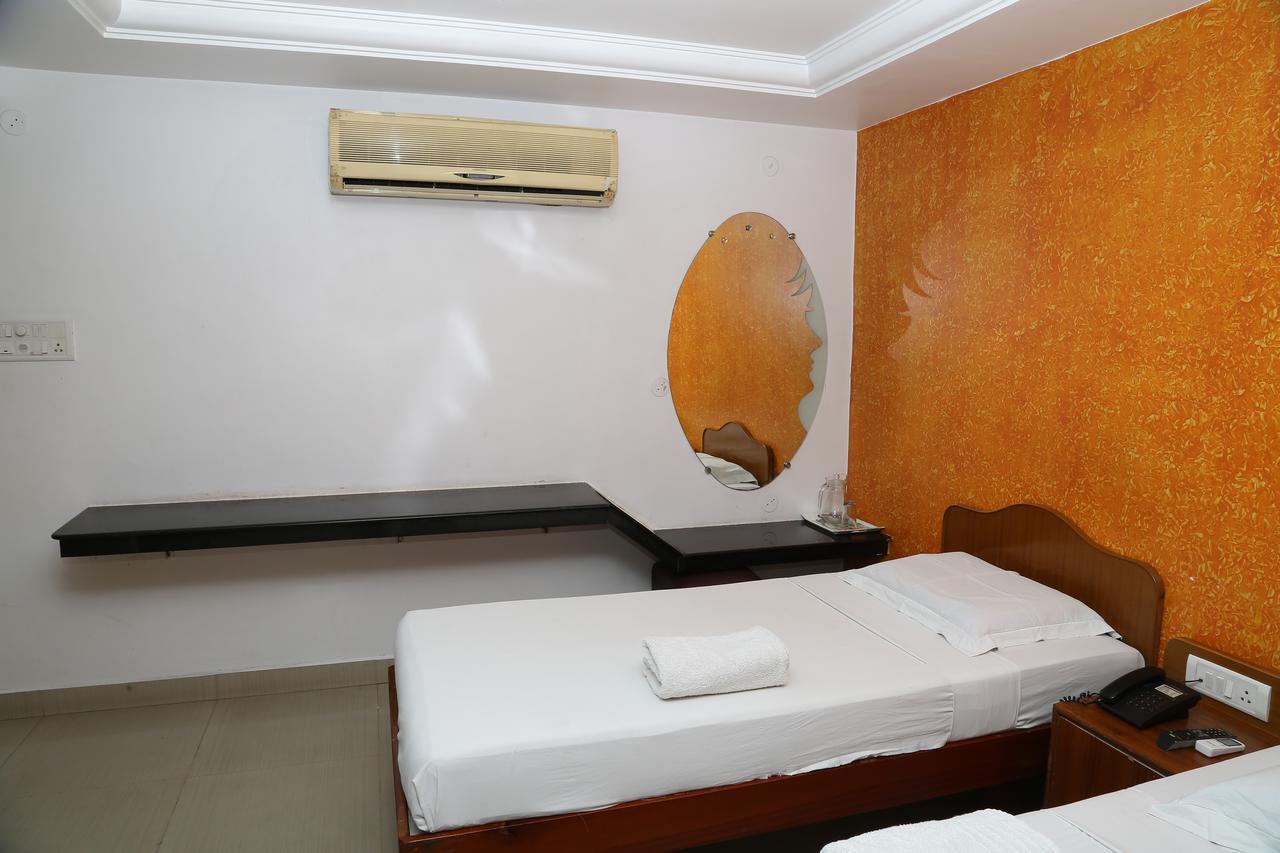 Sri Srinivasar Residency Hotell Vellore Exteriör bild
