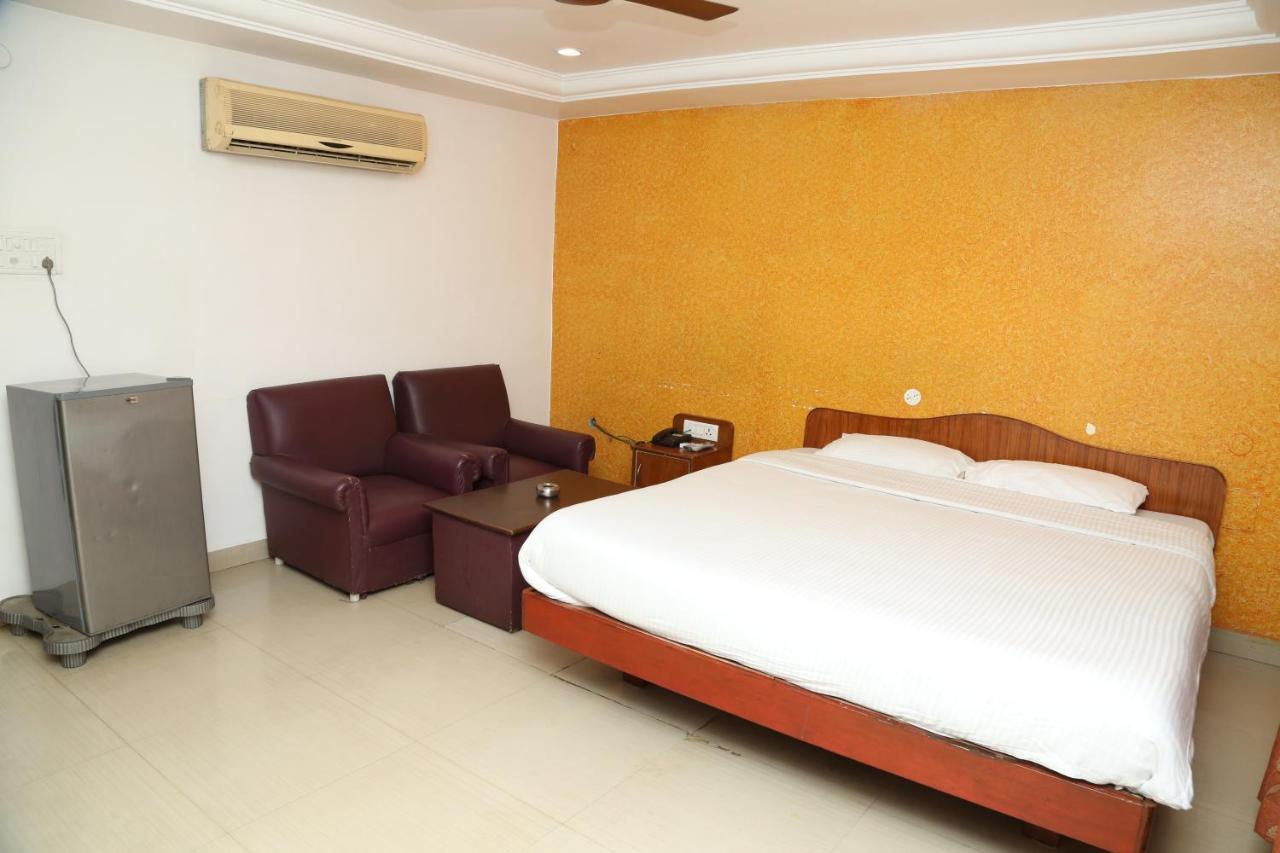 Sri Srinivasar Residency Hotell Vellore Exteriör bild